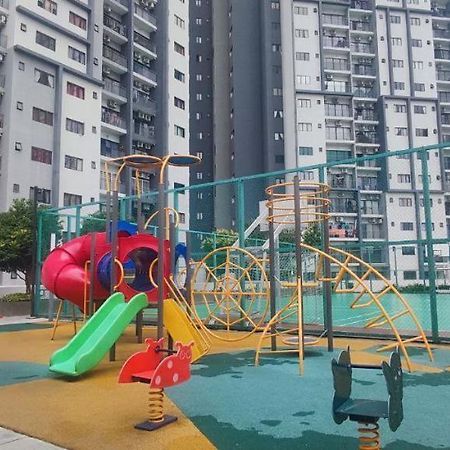 Rf Homestay Nilai Exterior photo