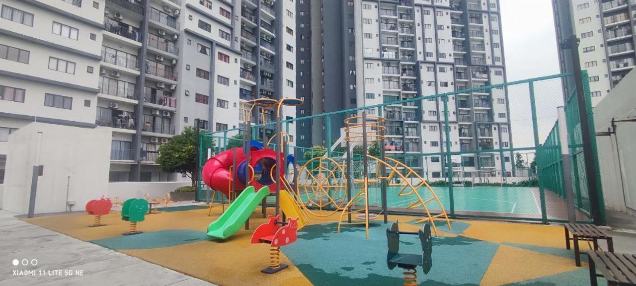 Rf Homestay Nilai Exterior photo