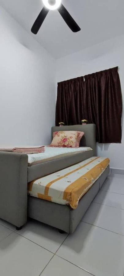 Rf Homestay Nilai Exterior photo