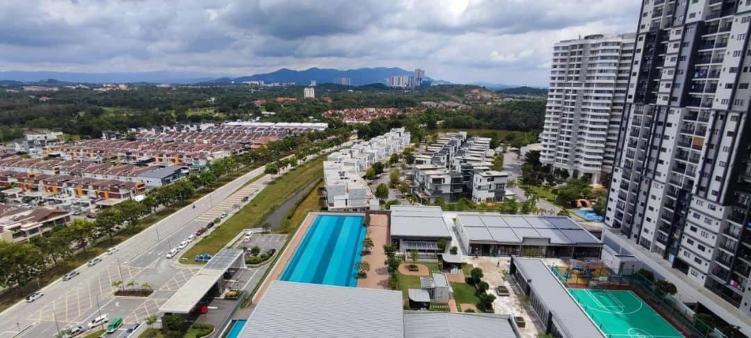 Rf Homestay Nilai Exterior photo