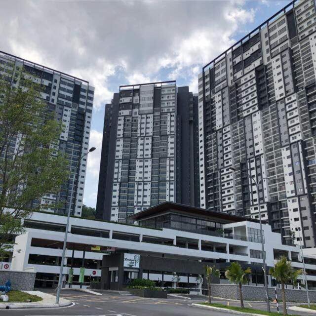 Rf Homestay Nilai Exterior photo