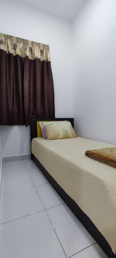 Rf Homestay Nilai Exterior photo